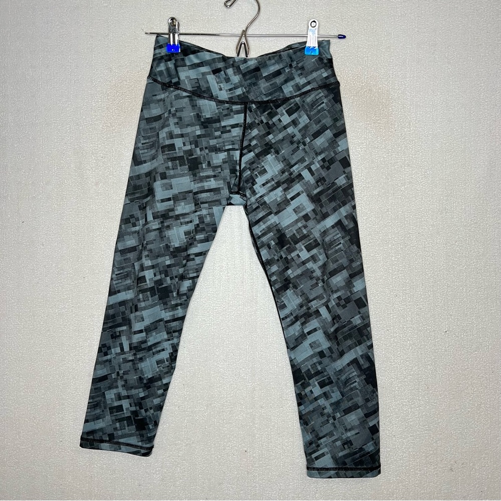 PrAna Roxanne Gray Black Geo Pront Cropped Capri Yoga Leggings Size S
